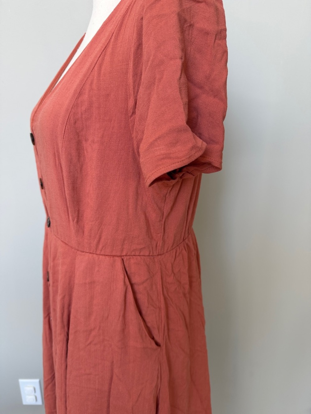 torrid Rust Button-Front V-Neck Midi Dress - Picture 4 of 7